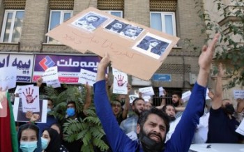 افغان‌های مقیم تهران مقابل سفارت پاکستان تجمع کردند
