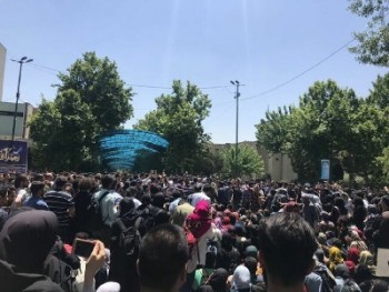 تمام گروه های سنی با اعتراضات ایران همدلی دارند