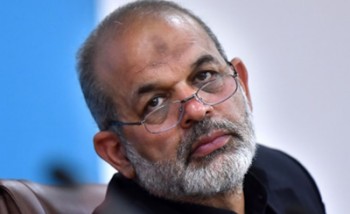با بی حجابی در مراکز خرید برخورد شود