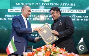 ایران و پاکستان سند همکاری ۵ ساله امضا کردند