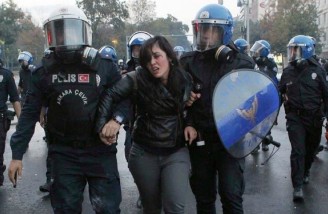  دستور بازداشت همسران ۱۰۵ افسر ارتش ترکیه صادر شد