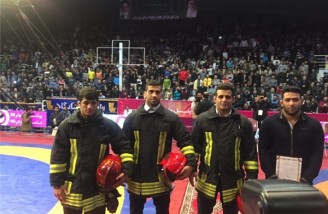 برترین کشتی‌گیران سال ایران در لباس آتش‌نشانی 