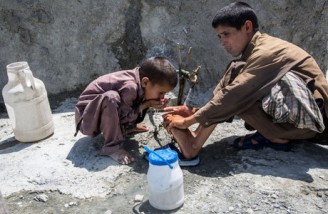 ۲۰۰ هزار کودک فقیر ایرانی از سوء تغذیه رنج می برند