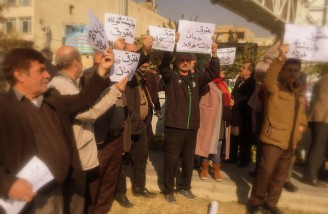 تجمع بازنشستگان صنعت فولاد ایران در مقابل مجلس