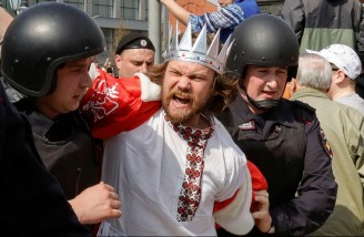 مخالفان پوتین به خیابان‌ها ریختند