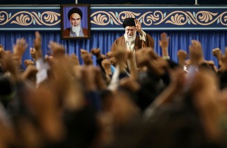 رهبر انقلاب: آمریکایی ها حتی به امثال مصدق هم راضی نیستند