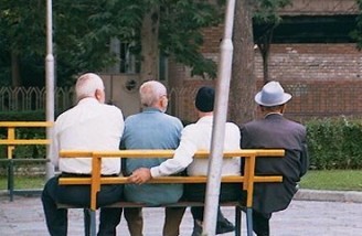 تجمع بازنشستگان، ایثارگران و خانواده‌های شهدا در مقابل مجلس 