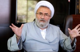 مسیح مهاجری پیوند روحانیت با بازی سیاست را خطرناک خواند