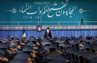 رهبر انقلاب: مردم را اشتباه نگیرید