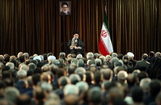 رهبر انقلاب: رفتار و منش انقلابی با ایجاد هیاهو کاملاً متفاوت است