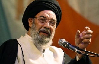خطیب جمعه اصفهان: ناوگان میلیاردی آمریکا با یک موشک نابود می‌شود‌