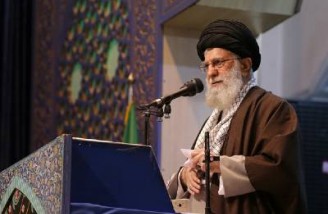 رهبر انقلاب: دلقک های آمریکا ببینند مردم ایران چه کسانی هستند