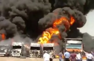 شش تریلی حامل سوخت در کرمانشاه آتش گرفت
