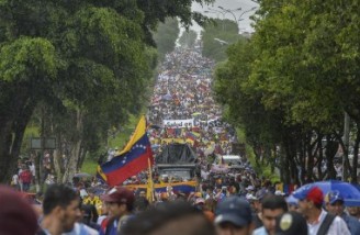 رهبر مخالفان ونزوئلا: مردم بزرگترین تظاهرات تاریخ را برگزار کنند