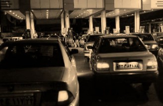 وزارت کشور می گوید سهمیه بندی بنزین در دست بررسی است