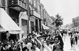 تظاهرات حامیان دکتر مصدق در خیابان های تهران| 30 تیر 1331