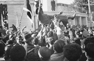 تظاهرات هواداران شاه و مخالف مصدق در خیابان های تهران| اسفند 1331