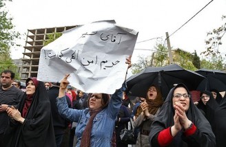 تجمع مردم مقابل سفارت عربستان