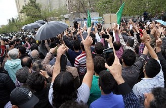 تجمع مردم مقابل سفارت عربستان