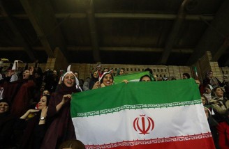 بانوان در مسابقه بسکتبال ایران و عراق در ورزشگاه آزادی
