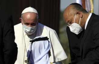 سیمای پاپ فرانسیس در عراق 