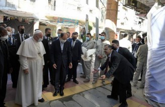 سیمای پاپ فرانسیس در عراق 