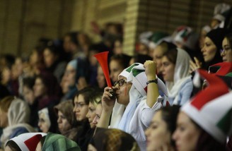 بانوان در مسابقه بسکتبال ایران و عراق در ورزشگاه آزادی