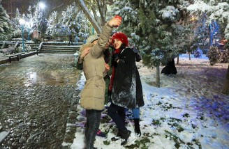 برف به جای آب در بستر زاینده رود