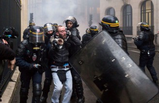 فریاد جلیقه های زرد پاریس