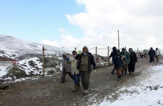 یک روز در کنار کولبران تمرچین 