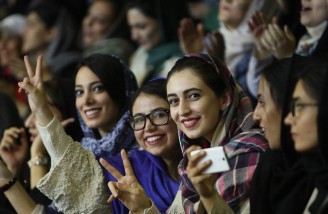 بانوان در مسابقه بسکتبال ایران و عراق در ورزشگاه آزادی