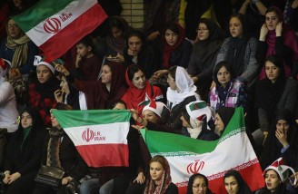 بانوان در مسابقه بسکتبال ایران و عراق در ورزشگاه آزادی