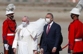 سیمای پاپ فرانسیس در عراق 