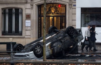 فریاد جلیقه های زرد پاریس