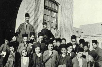 دانش آموزان یک مدرسه در همدان تصاویر ِ مجله نشنال جئوگرافیک از ایران در فروردین ماه سال ۱۳۰۰