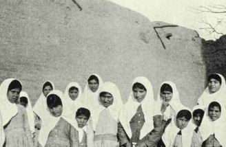 دختران دانش آموز ارمنی و ایرانی تصاویر ِ مجله نشنال جئوگرافیک از ایران در فروردین ماه سال ۱۳۰۰