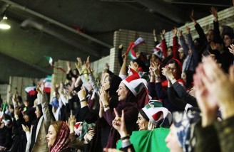 بانوان در مسابقه بسکتبال ایران و عراق در ورزشگاه آزادی