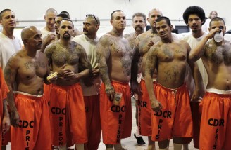 نمای آمریکا از پشت میله های زندان