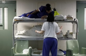 نمای آمریکا از پشت میله های زندان