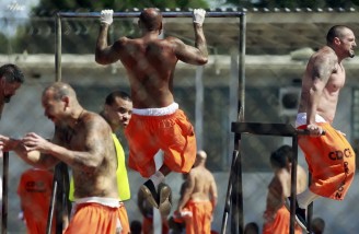 نمای آمریکا از پشت میله های زندان