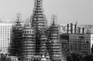 تعمیر کلیسای واسیلی مقدس در میدان سرخ مسکو، سال ۱۹۷۹