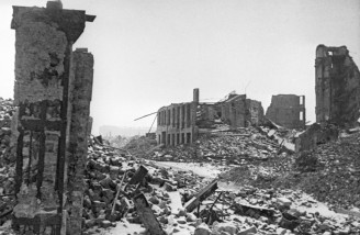 خانه های مخروبه در محله یهودیان، ورشو سال ۱۹۴۵
