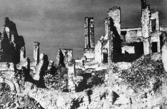 خانه های مسکونی مخروبه در ورشو، سال ۱۹۴۴