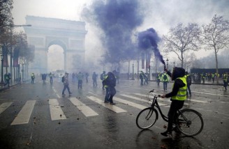 فریاد جلیقه های زرد پاریس