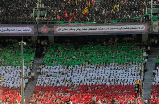 اجتماع ده‌ها هزارنفری جهادگران بسیجی در ورزشگاه آزادی
