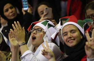 بانوان در مسابقه بسکتبال ایران و عراق در ورزشگاه آزادی