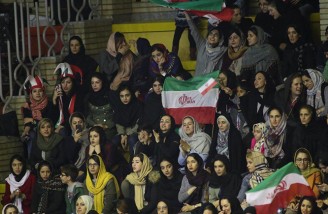 بانوان در مسابقه بسکتبال ایران و عراق در ورزشگاه آزادی