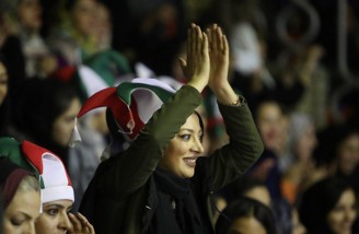 بانوان در مسابقه بسکتبال ایران و عراق در ورزشگاه آزادی