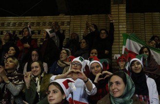 بانوان در مسابقه بسکتبال ایران و عراق در ورزشگاه آزادی