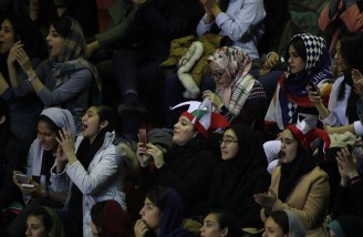 بانوان در مسابقه بسکتبال ایران و عراق در ورزشگاه آزادی